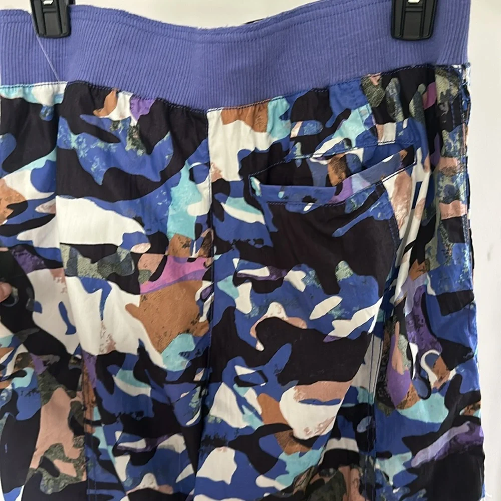 New!! FP Movement Mesmerize Me Print Cargo Pants - Picture 5 of 9